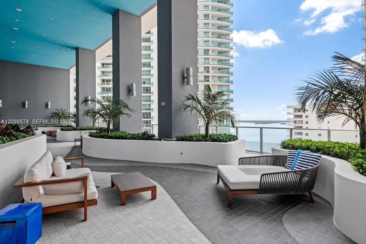 1300 Brickell Bay Dr # 807, Miami FL 33131 — 30