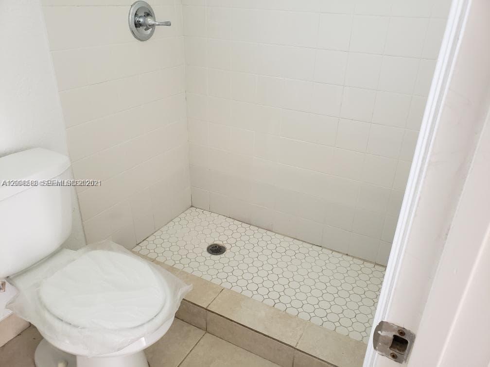 2929 NW 88th St # 4, Miami FL 33147 — 3
