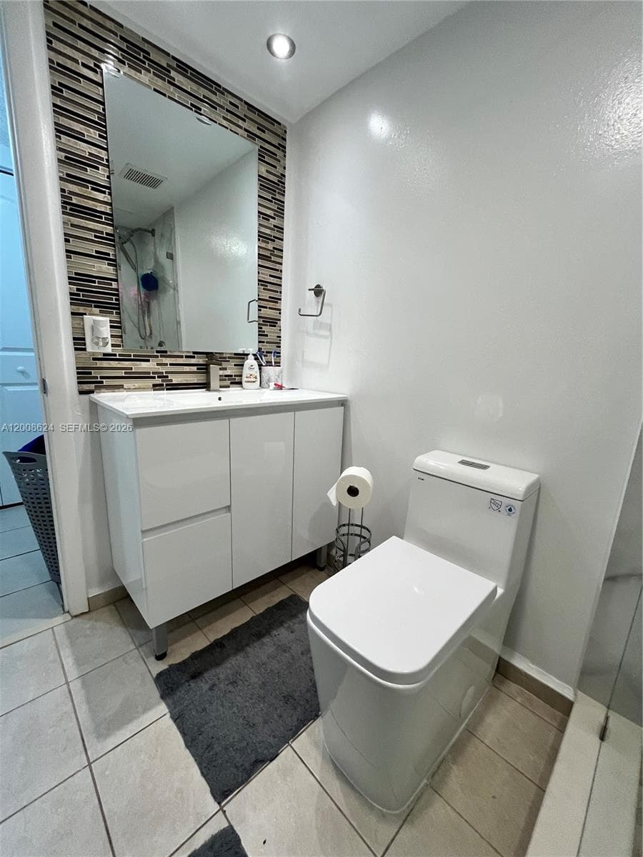 5580 W 26th Ct # 204, Hialeah FL 33016 — 11