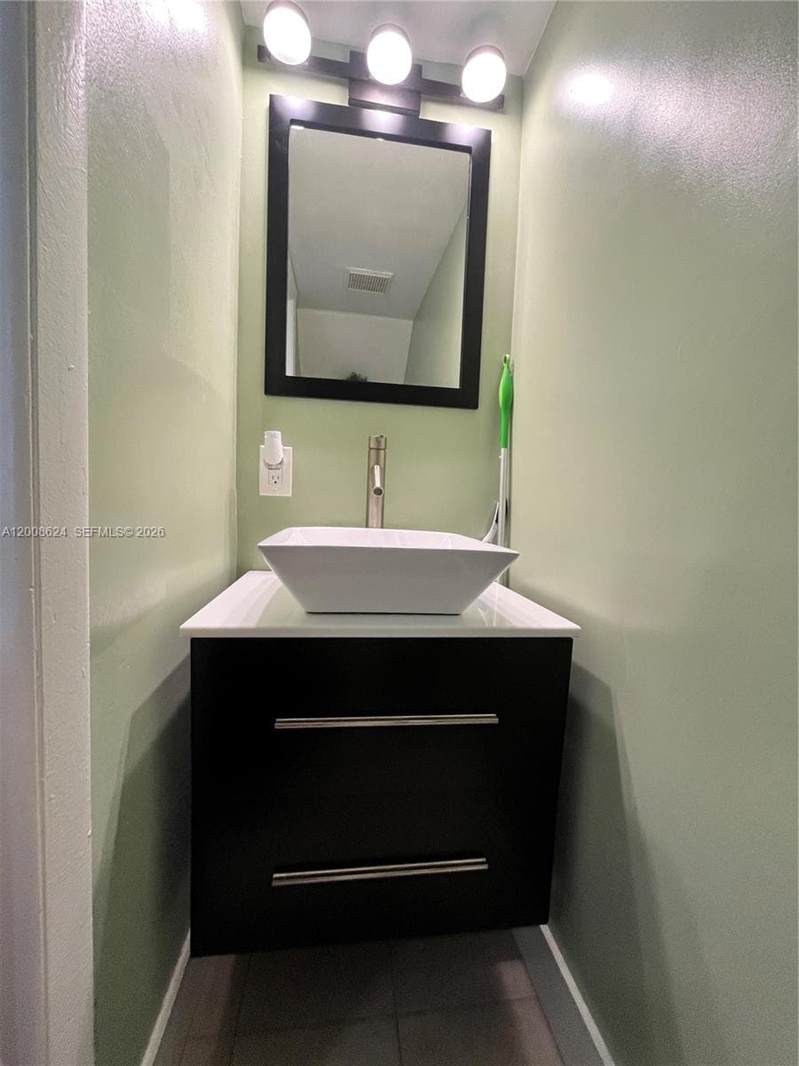 5580 W 26th Ct # 204, Hialeah FL 33016 — 4
