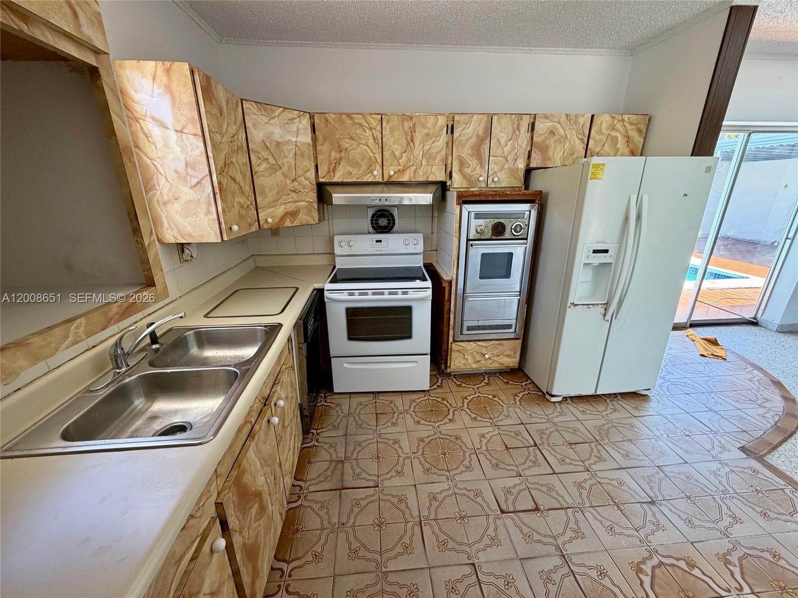 5373 W 10th Ct, Hialeah FL 33012 — 12