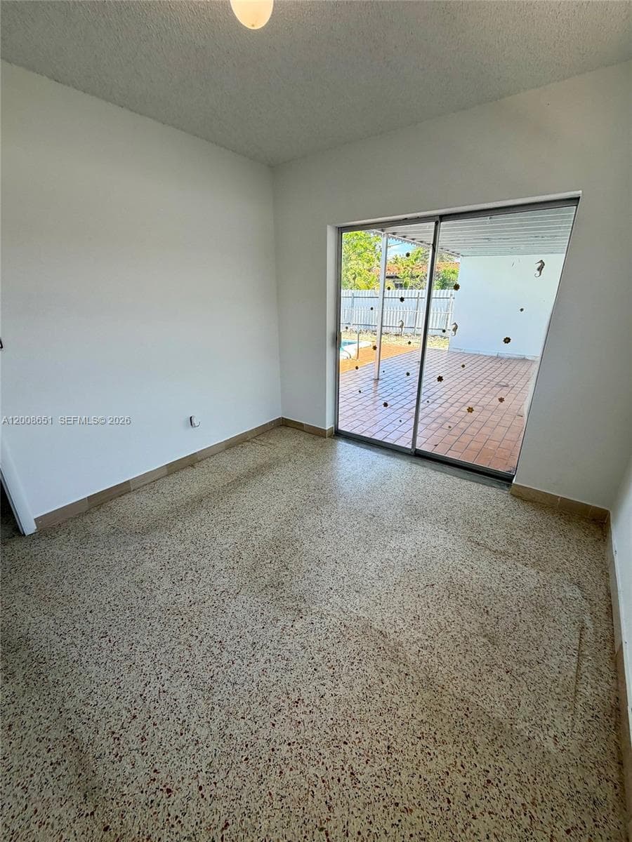 5373 W 10th Ct, Hialeah FL 33012 — 22