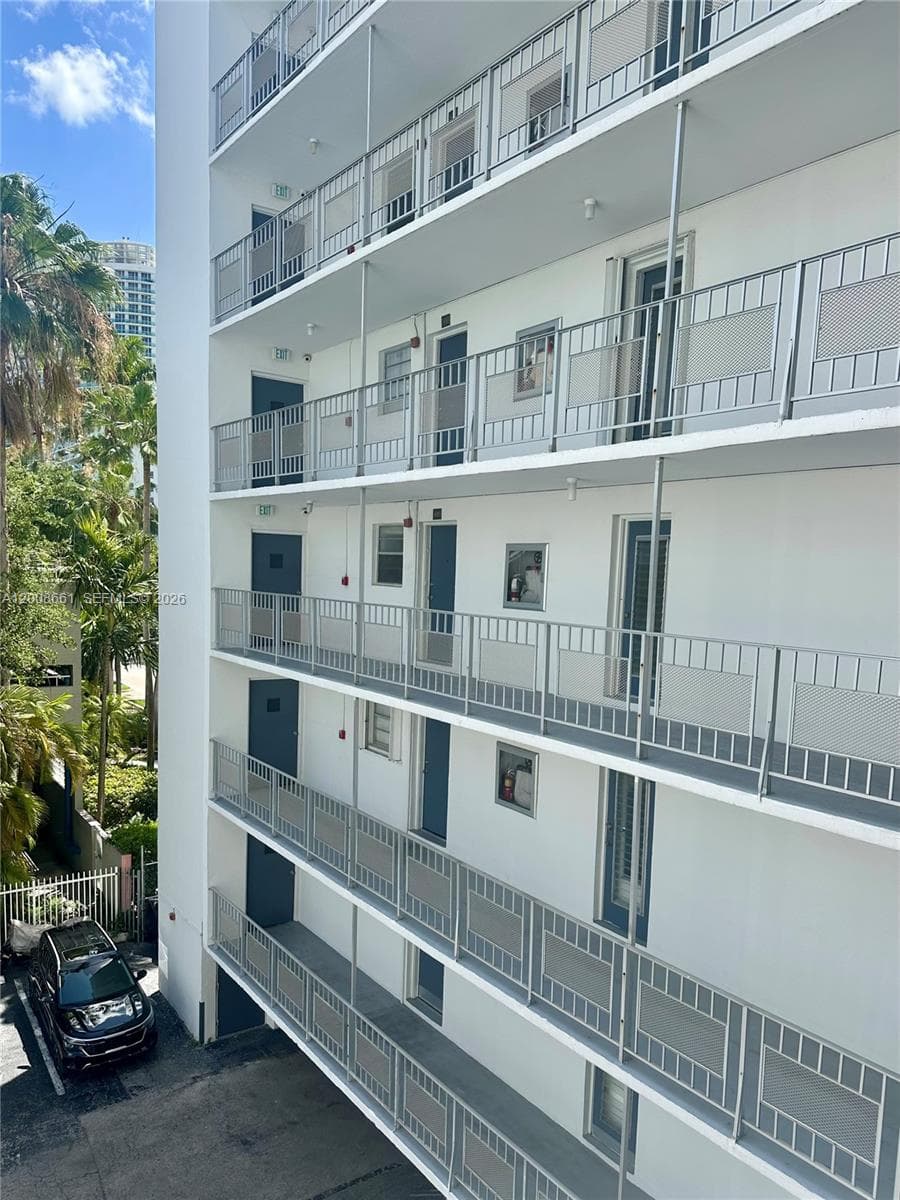 1340 Lincoln Rd # 400, Miami Beach FL 33139 — 5