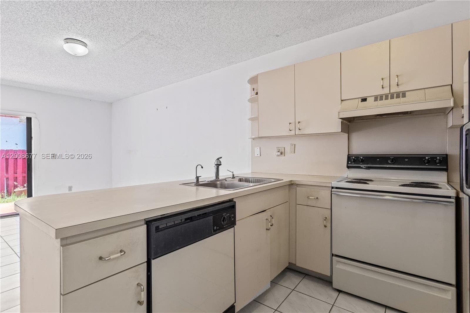 8800 NW 118th St, Hialeah Gardens FL 33018 — 9
