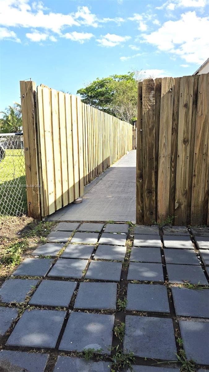 10790 SW 46th St # 10790, Miami FL 33165 — 14