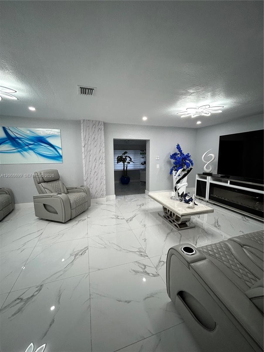 367 W 33rd St, Hialeah FL 33012 — 2