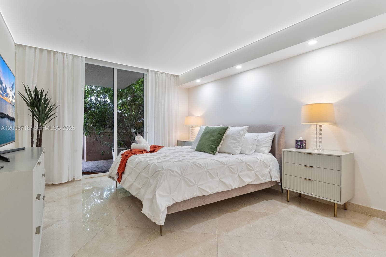 17555 Atlantic Blvd # 508, Sunny Isles Beach FL 33160 — 25