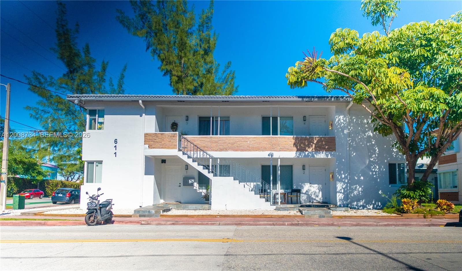 611 74th St, Miami Beach FL 33141 — 1