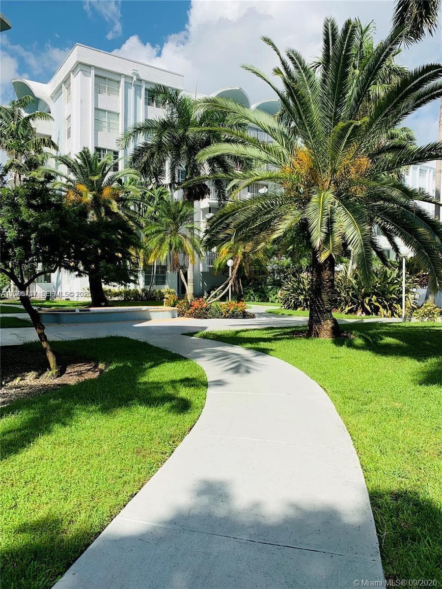 488 NW 165th St Rd # 610, Miami FL 33169 — 5