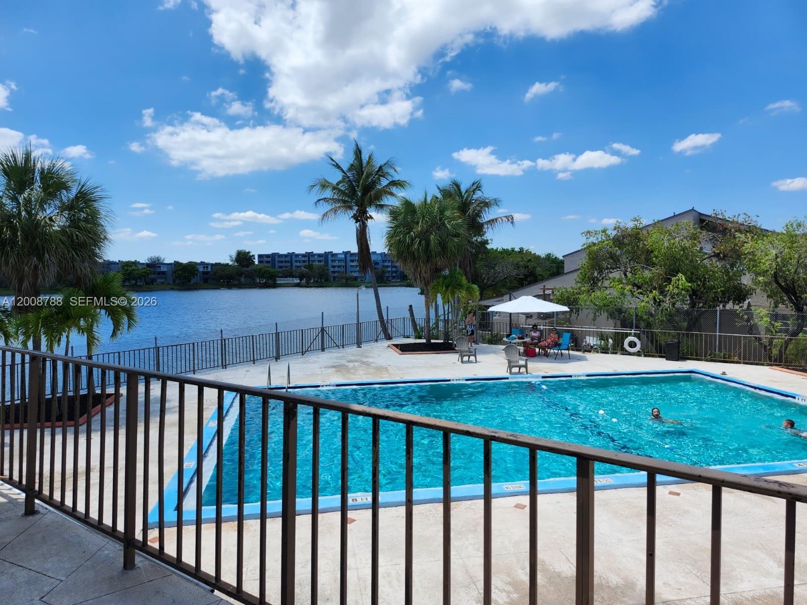 9195 Fontainebleau Blvd # 6, Miami FL 33172 — 26