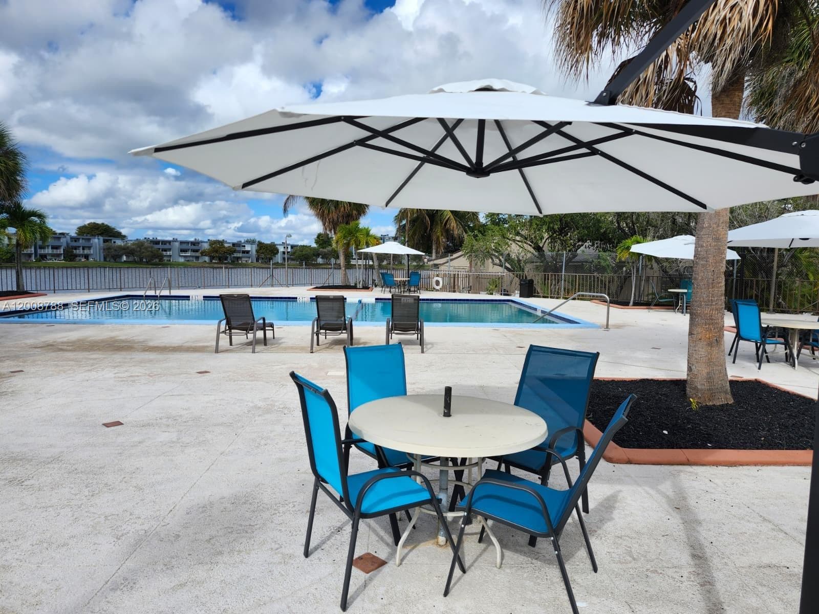 9195 Fontainebleau Blvd # 6, Miami FL 33172 — 28