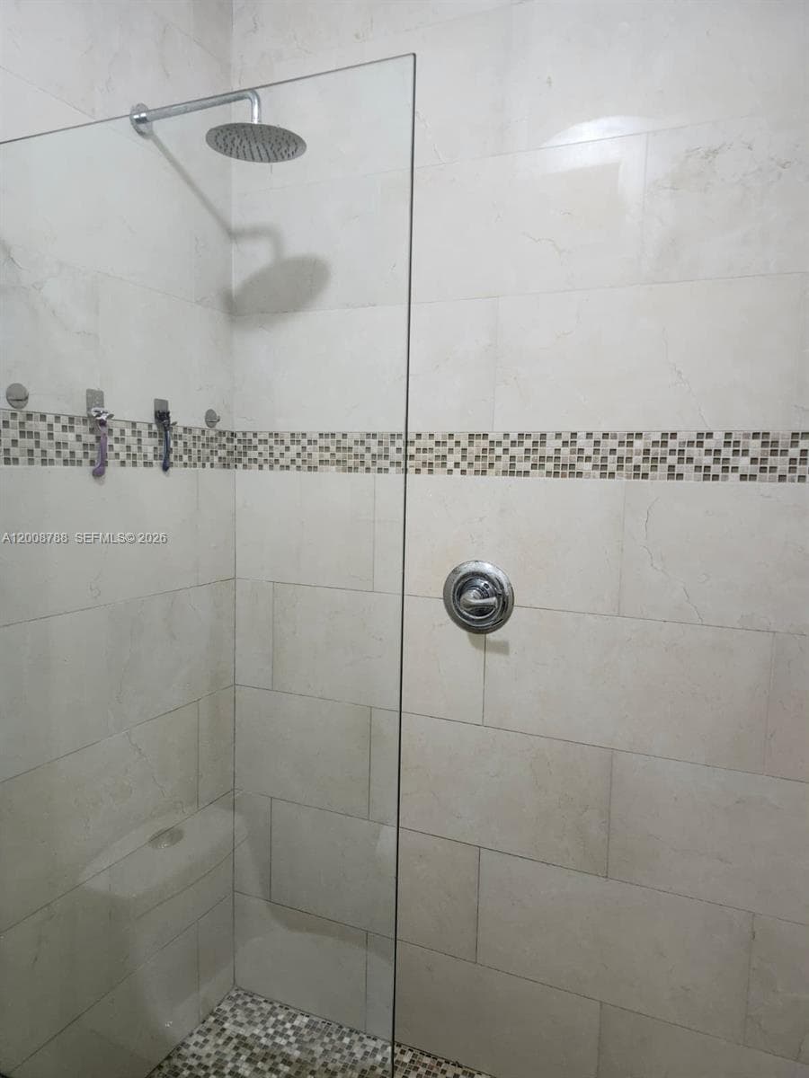 9195 Fontainebleau Blvd # 6, Miami FL 33172 — 20