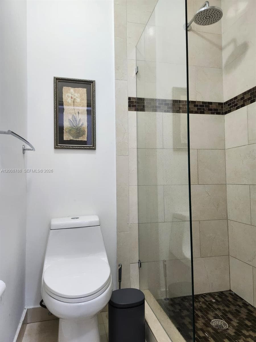 9195 Fontainebleau Blvd # 6, Miami FL 33172 — 24