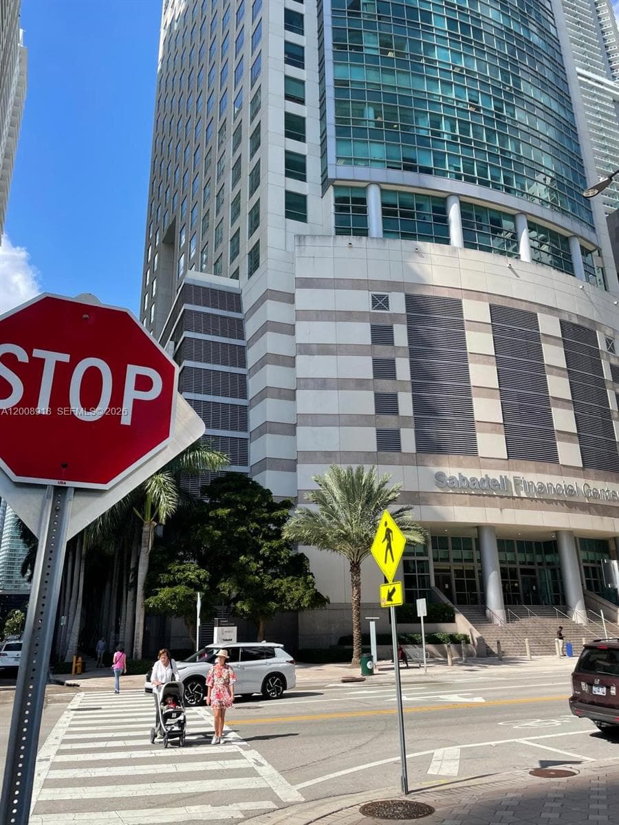 1155 S Brickell Bay Dr # 805, Miami FL 33131 — 33