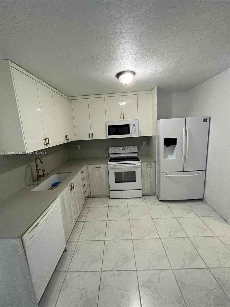9704 NW 6th Ter # 9704, Miami FL 33172 — 7