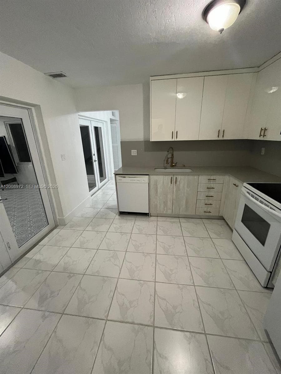 9704 NW 6th Ter # 9704, Miami FL 33172 — 8