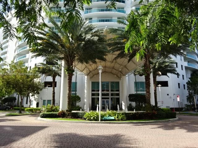 7900 Harbor Island Dr # 817, North Bay Village FL 33141 — 1