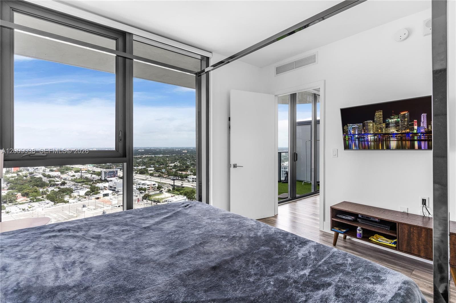 121 NE 34th St # 2810, Miami FL 33137 — 11