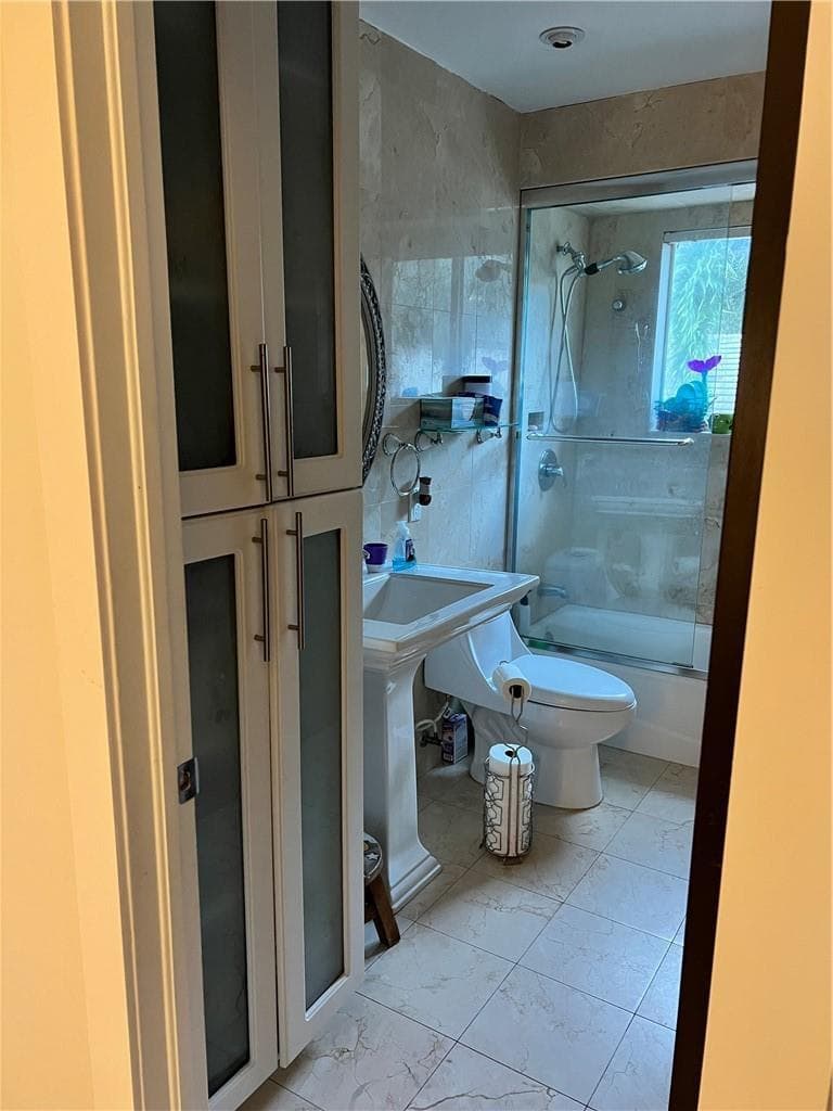18764 NW 89th Court, Hialeah FL 33018 — 11