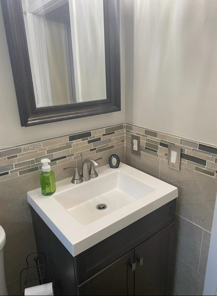 8741 NW 141st Ter, Miami Lakes FL 33018 — 15