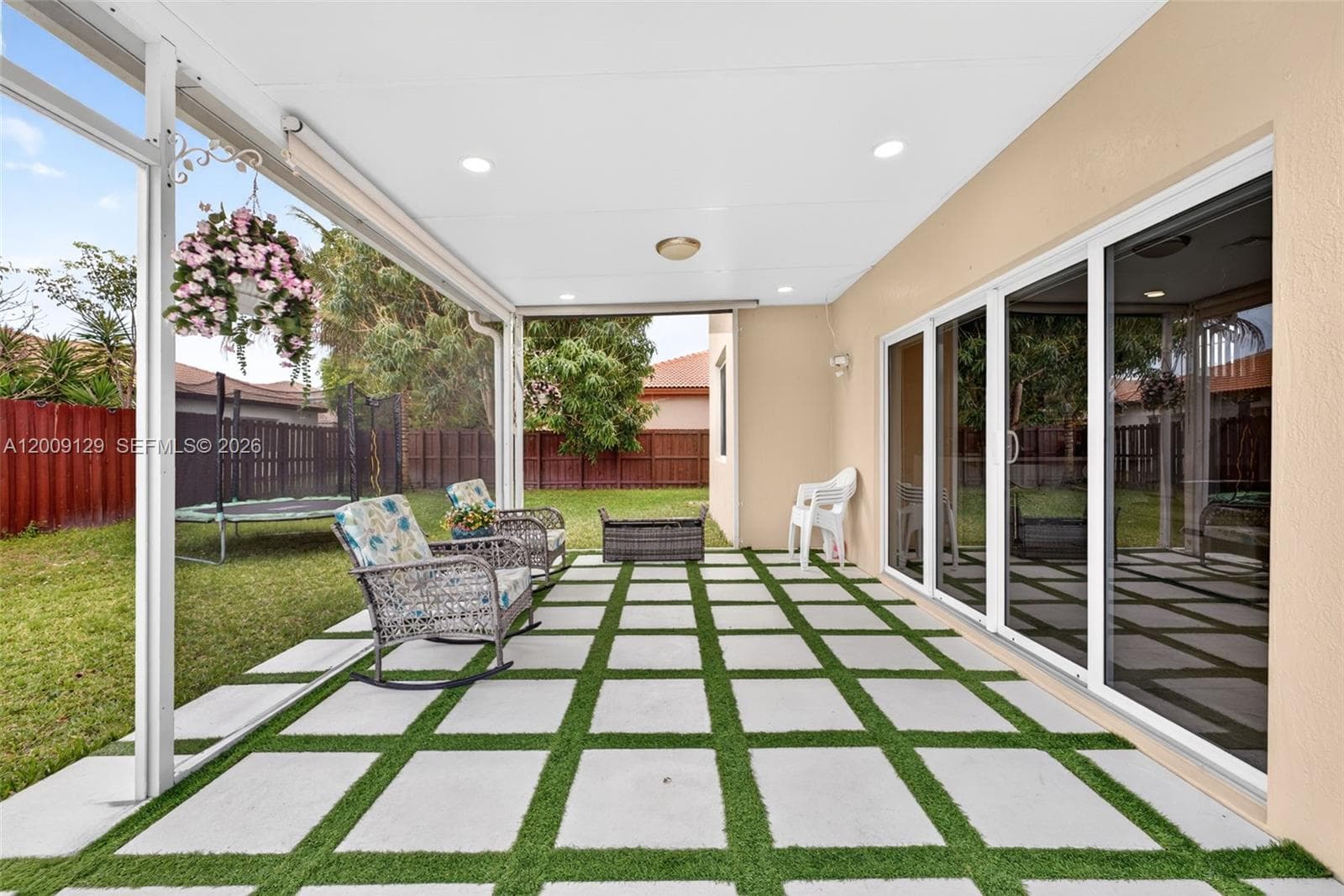 1033 NE 35th Ave, Homestead FL 33033 — 35