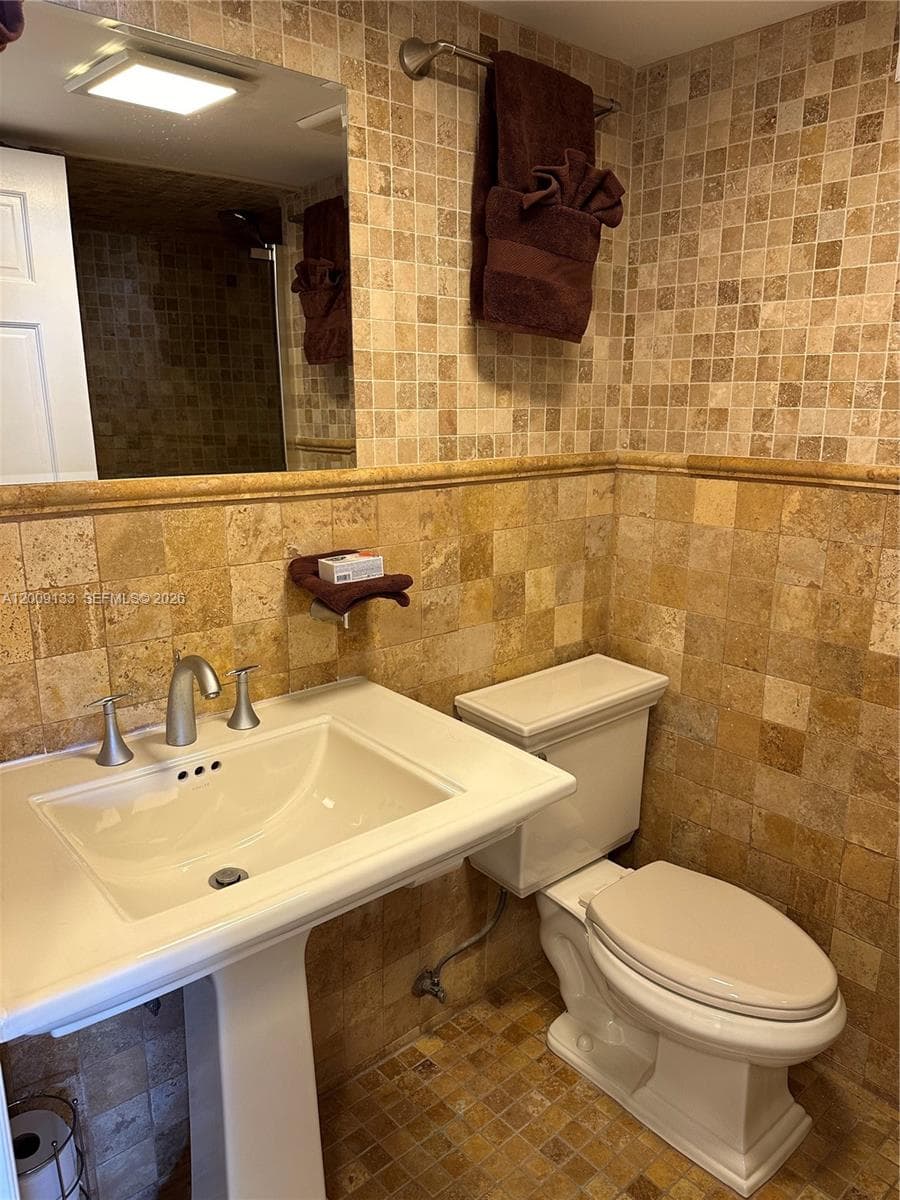 6039 Collins Ave # 1510, Miami Beach FL 33140 — 14