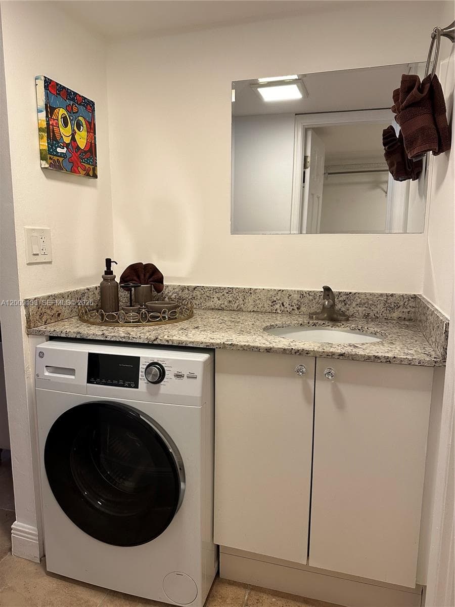 6039 Collins Ave # 1510, Miami Beach FL 33140 — 4