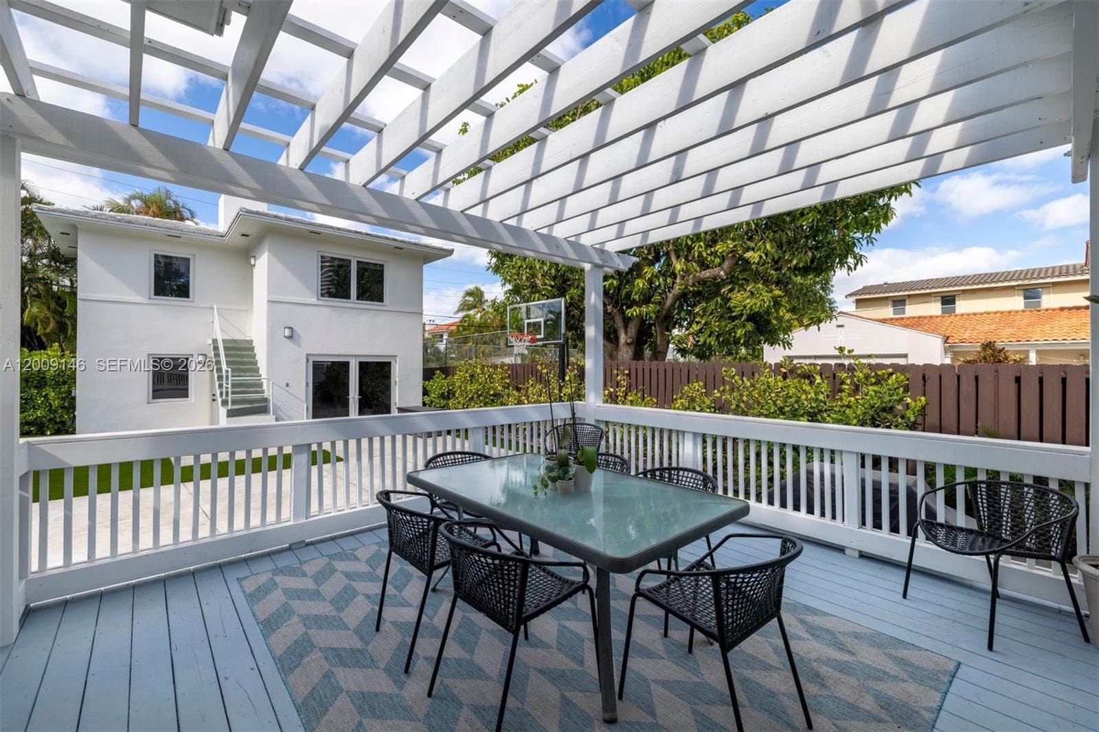 4340 Pine Tree Dr, Miami Beach FL 33140 — 23