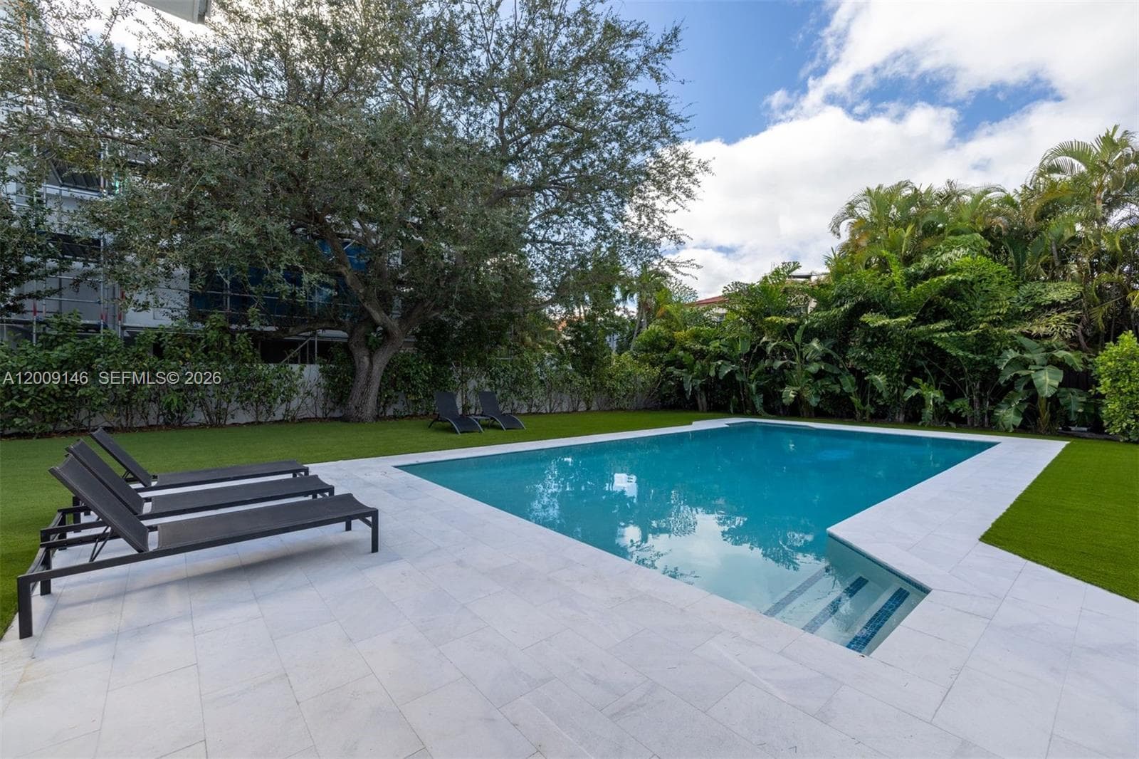 4340 Pine Tree Dr, Miami Beach FL 33140 — 28