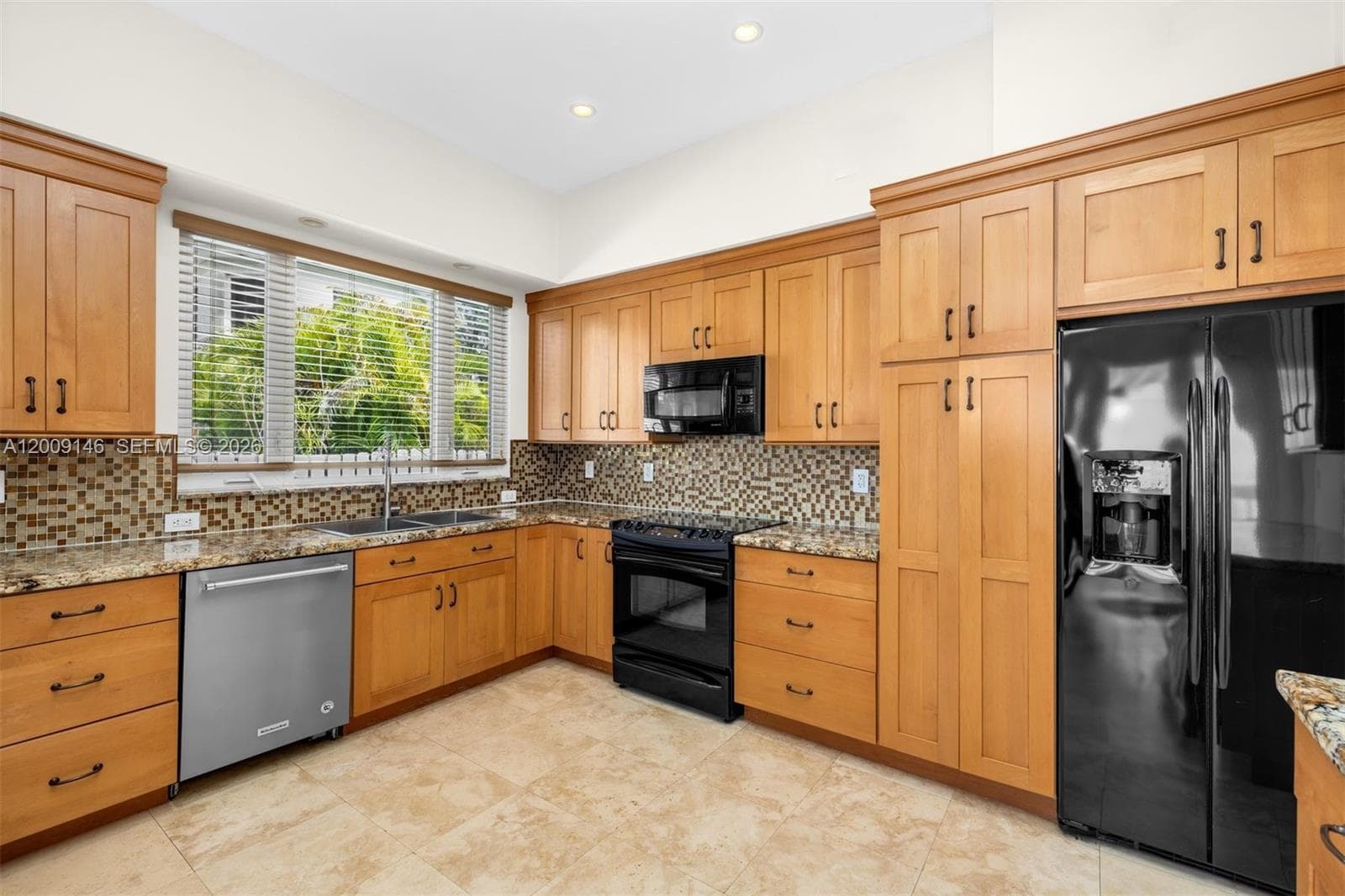 4340 Pine Tree Dr, Miami Beach FL 33140 — 11