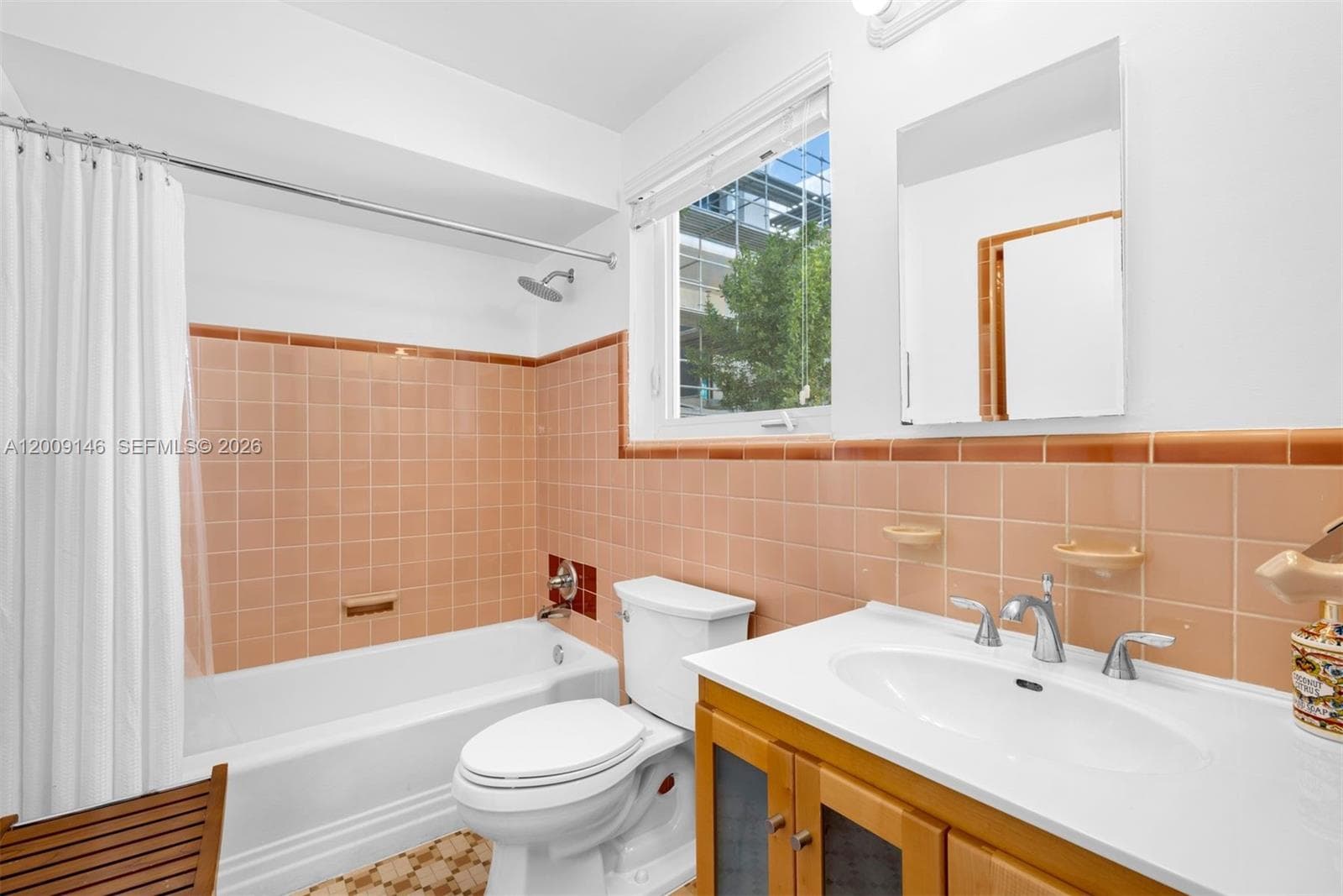 4340 Pine Tree Dr, Miami Beach FL 33140 — 19
