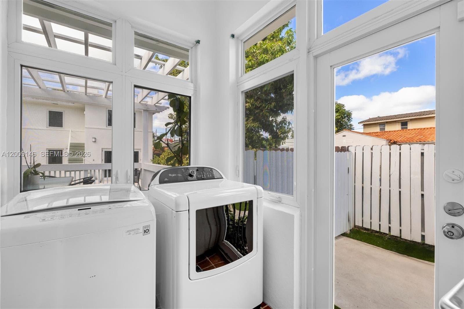 4340 Pine Tree Dr, Miami Beach FL 33140 — 21