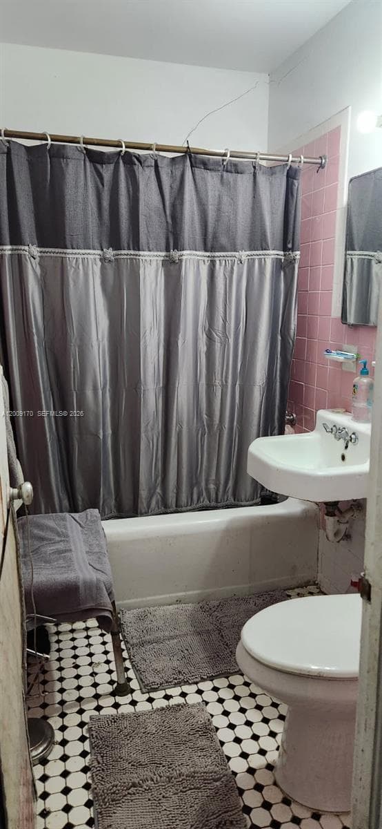 890 E 52nd St, Hialeah FL 33013 — 5