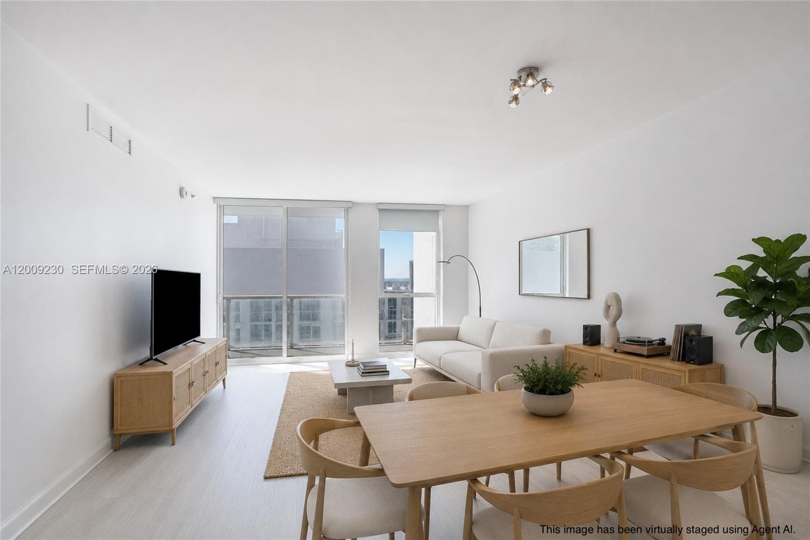 253 NE 2nd St # 3104, Miami FL 33132 — 3