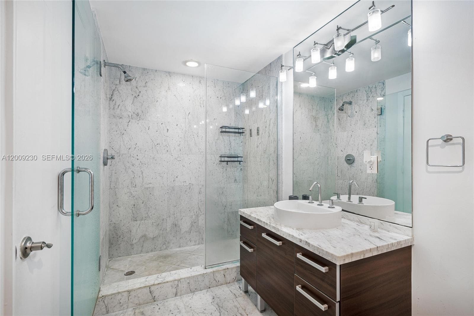 253 NE 2nd St # 3104, Miami FL 33132 — 11