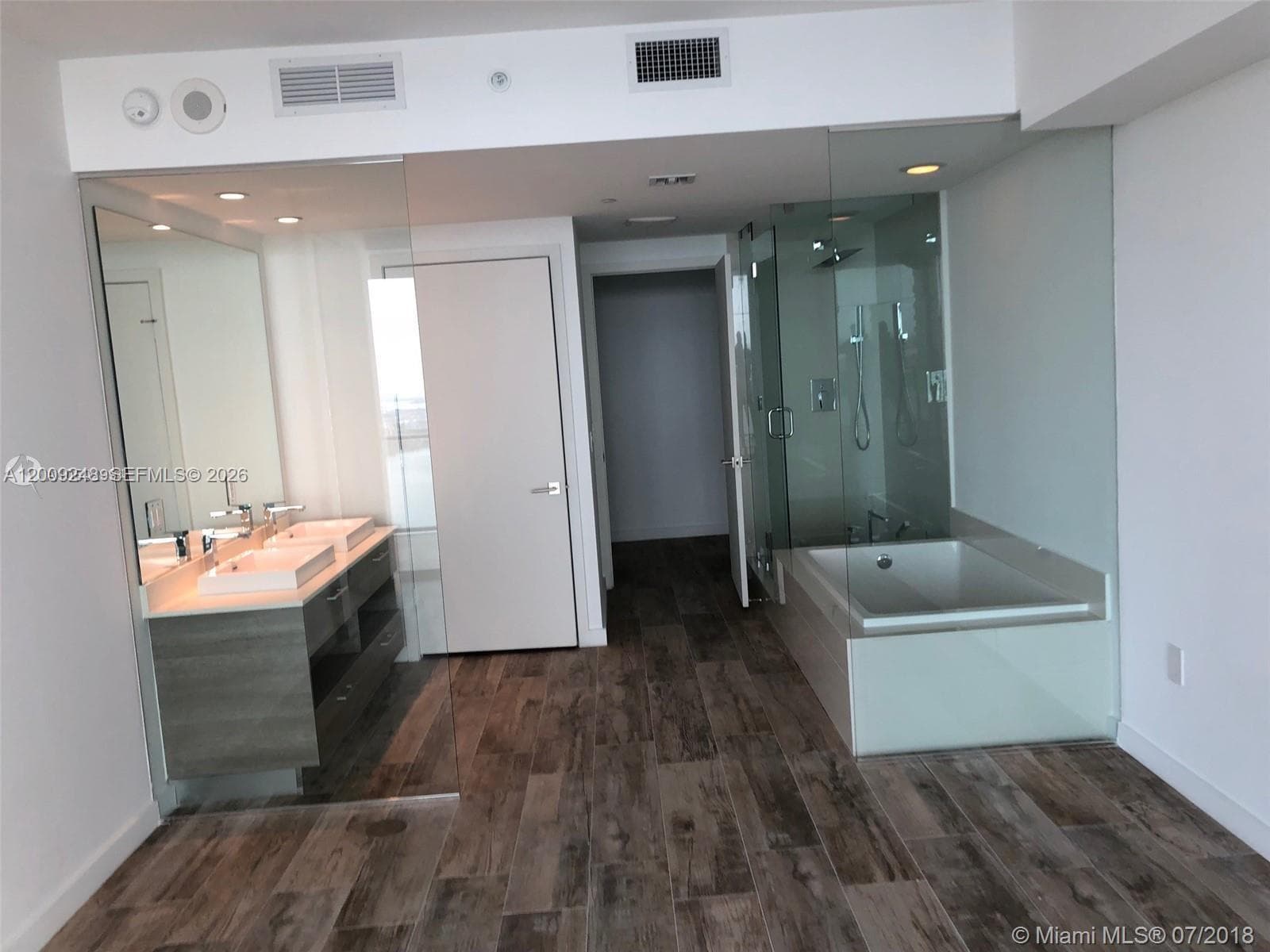 650 NE 32nd St # 4005, Miami FL 33137 — 3