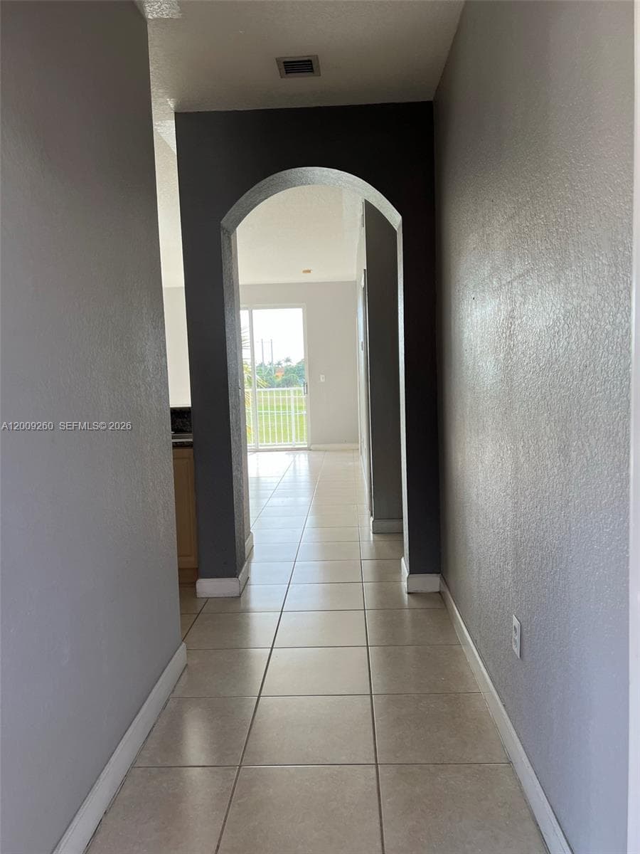 17630 NW 73rd Ave # 4, Hialeah FL 33015 — 2