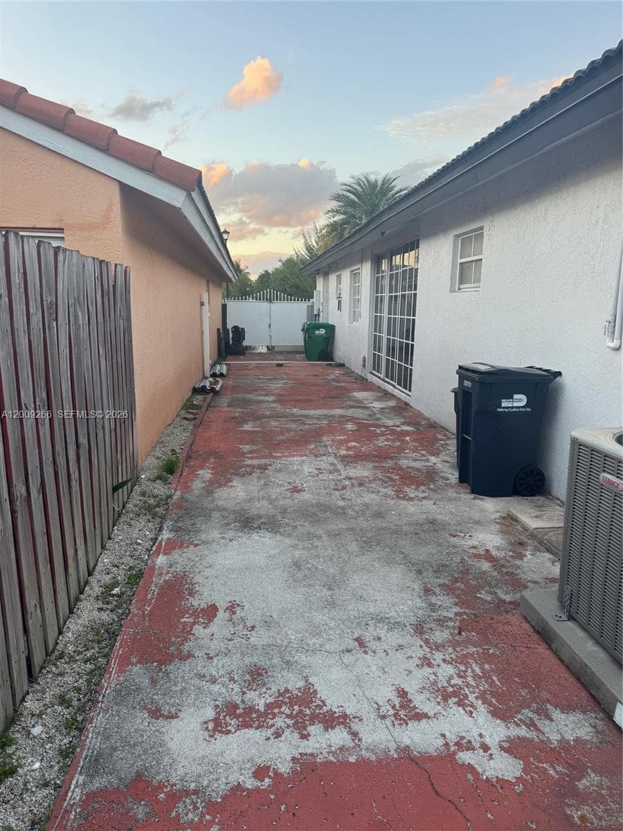 8748 NW 143rd Ter, Miami Lakes FL 33018 — 29