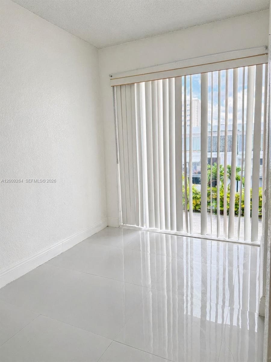1300 W 47th Pl # 218A, Hialeah FL 33012 — 17