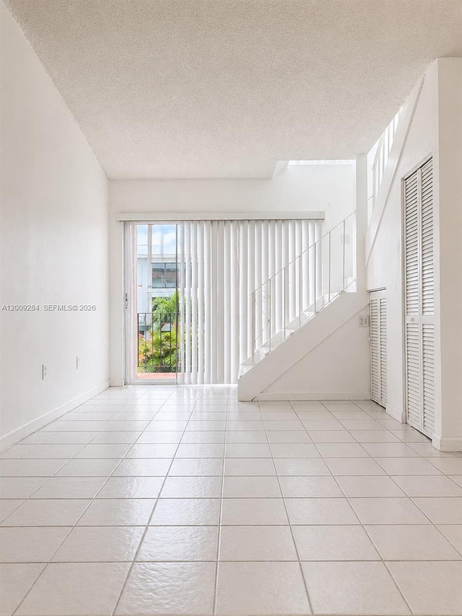 1300 W 47th Pl # 218A, Hialeah FL 33012 — 3