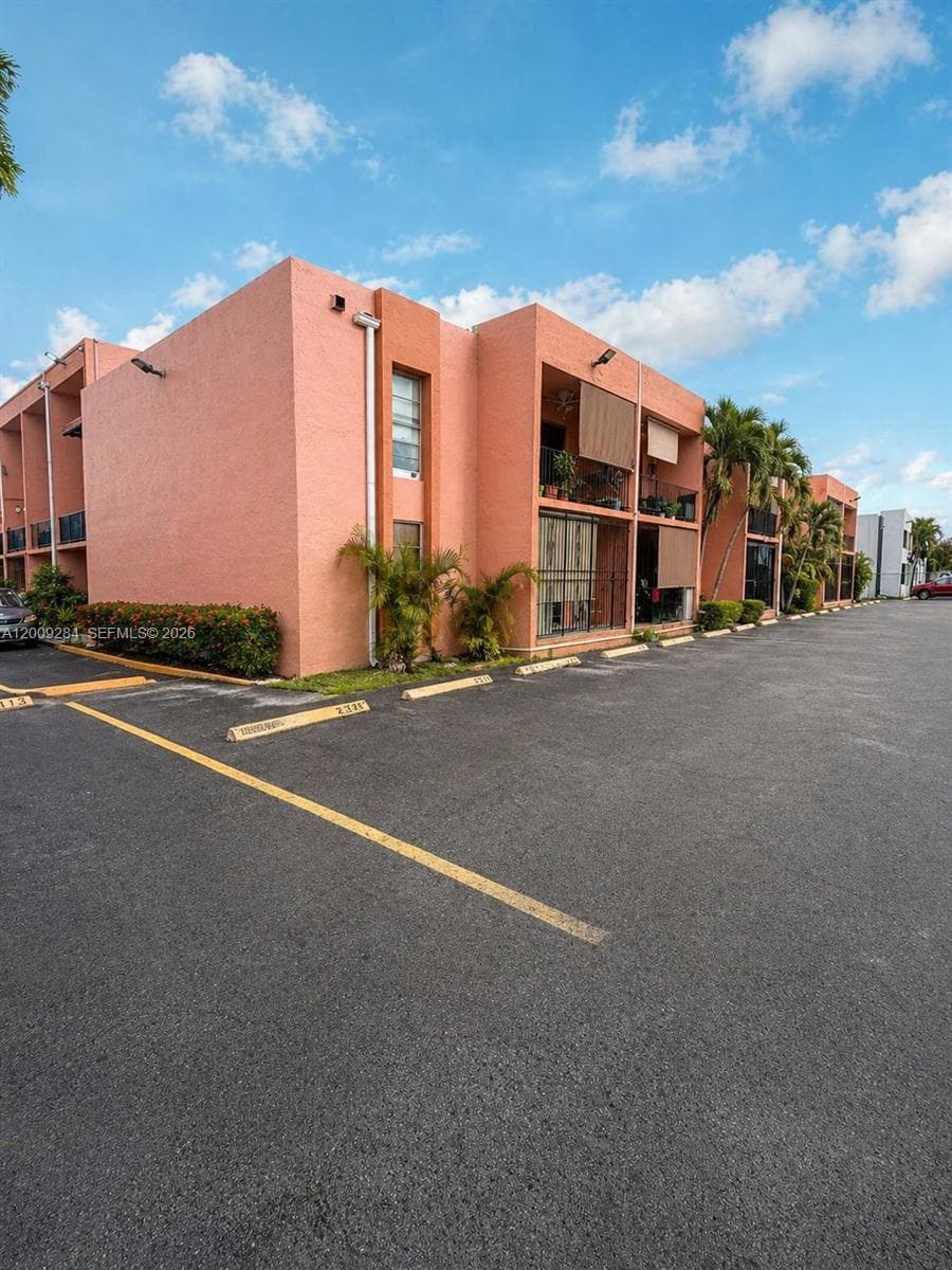 1300 W 47th Pl # 218A, Hialeah FL 33012 — 1