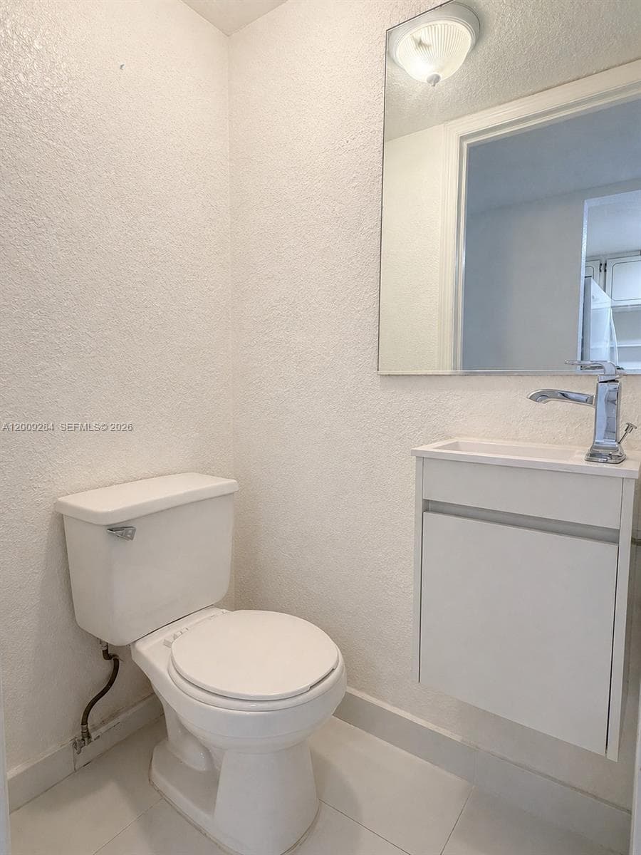 1300 W 47th Pl # 218A, Hialeah FL 33012 — 9