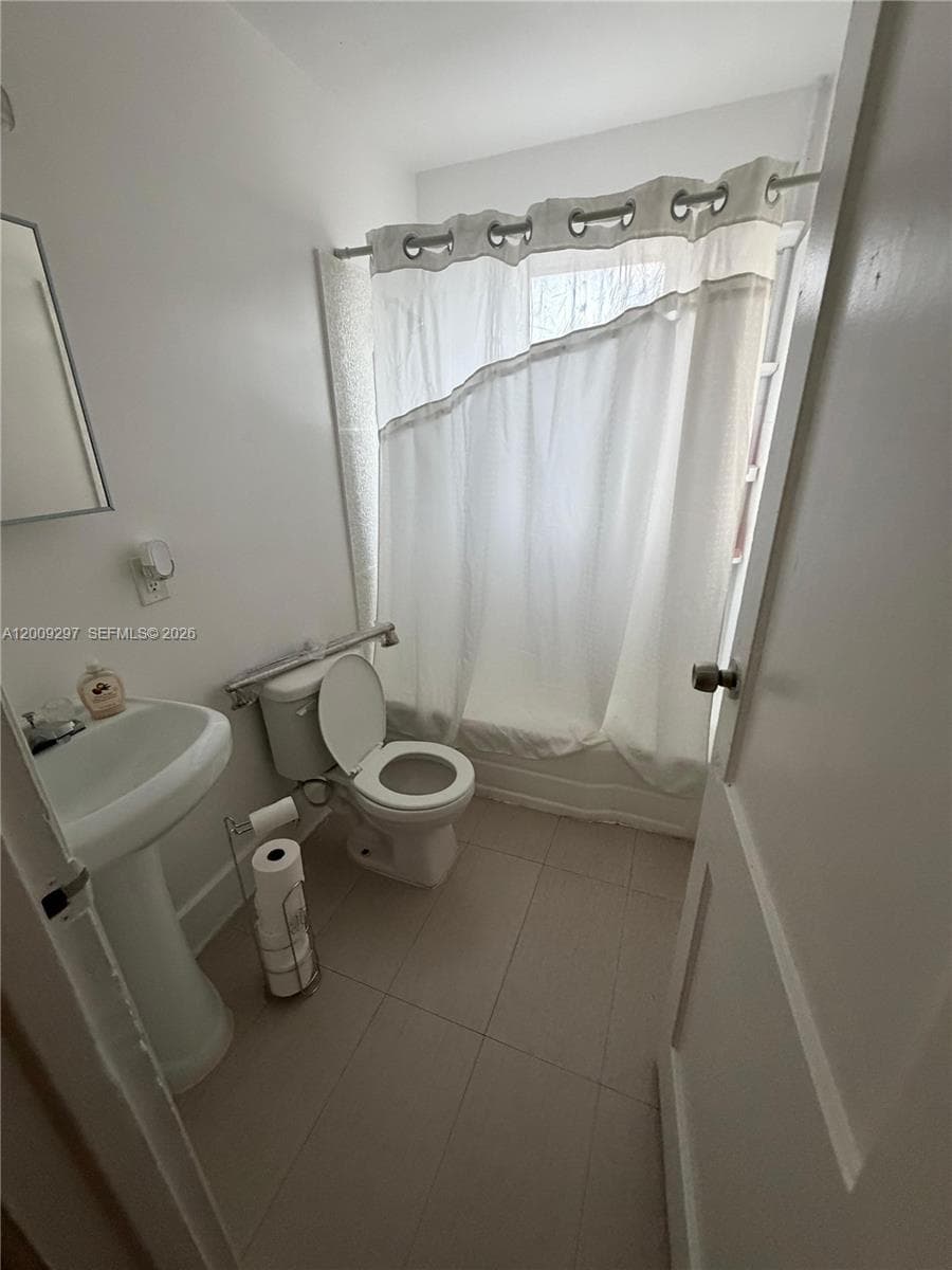 6741 NW 6th Ct, Miami FL 33150 — 20
