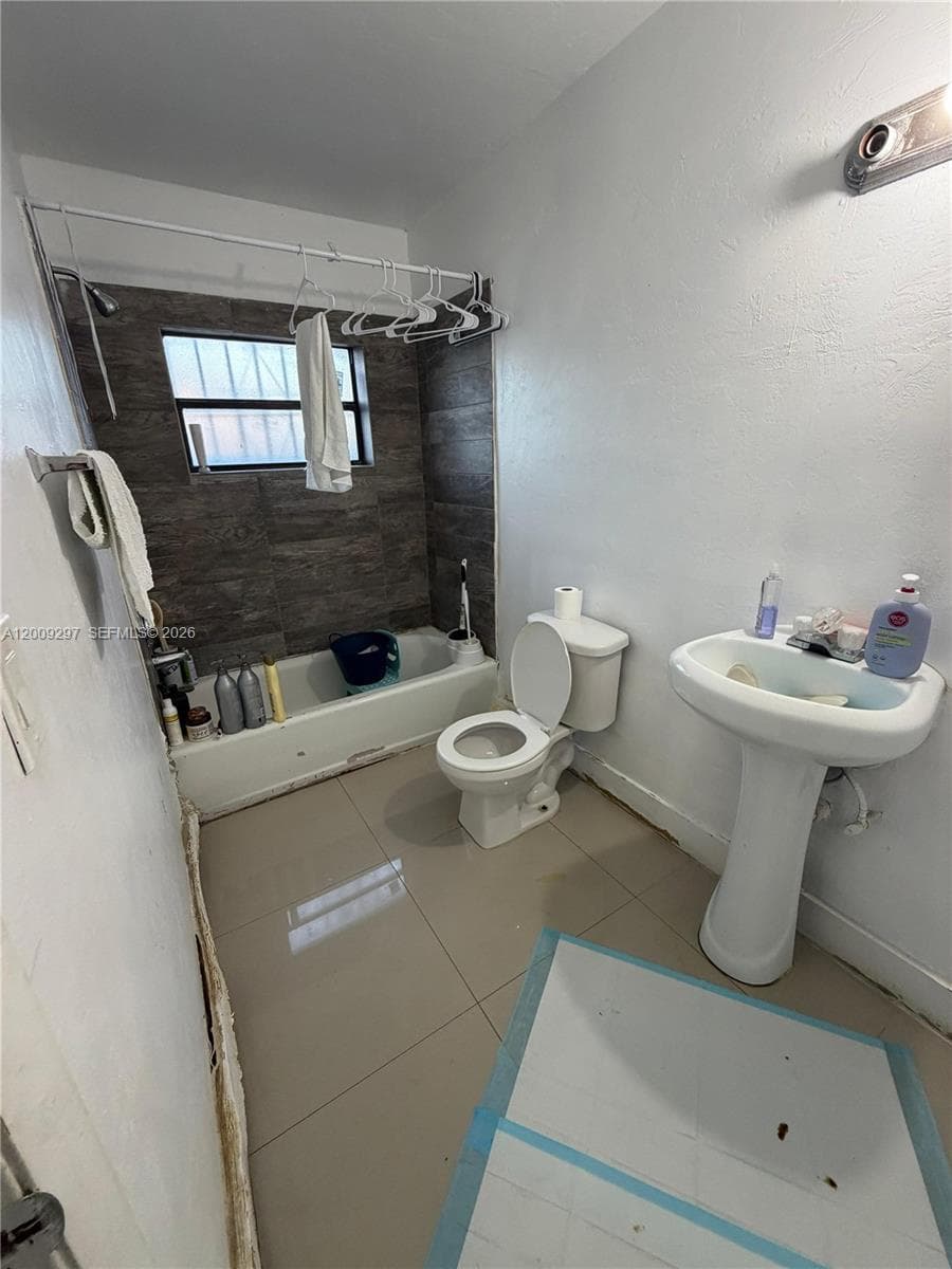 6741 NW 6th Ct, Miami FL 33150 — 18