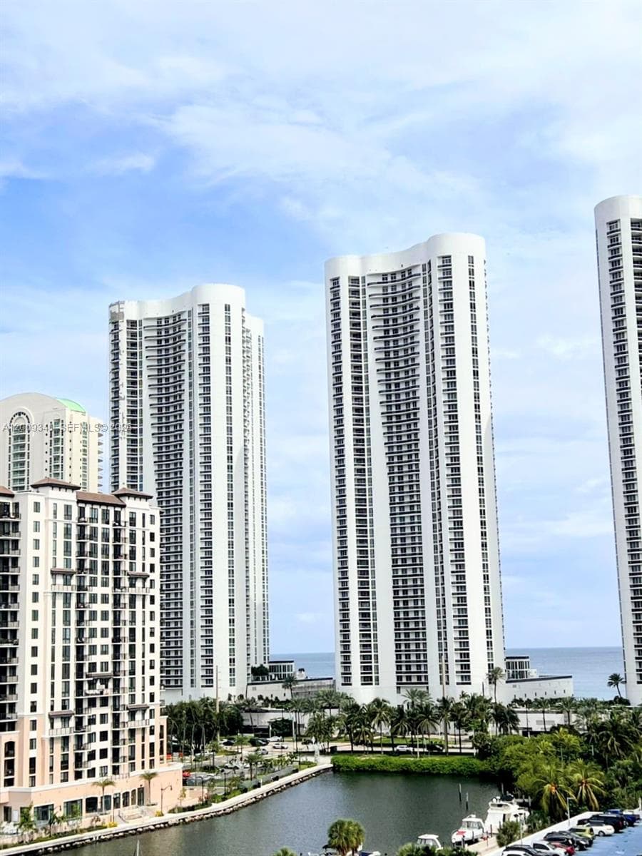 300 Bayview Dr # 915, Sunny Isles Beach FL 33160 — 32