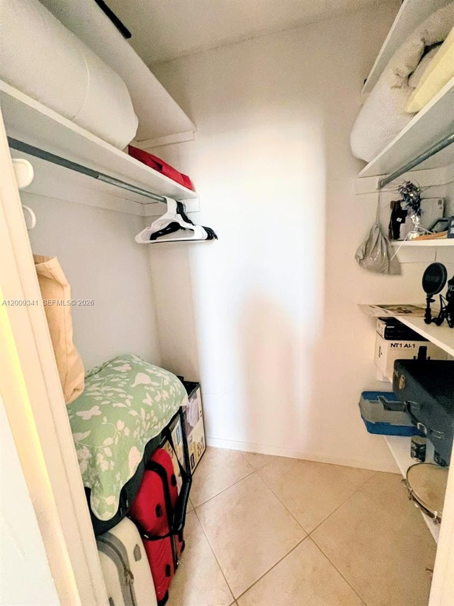 300 Bayview Dr # 915, Sunny Isles Beach FL 33160 — 20