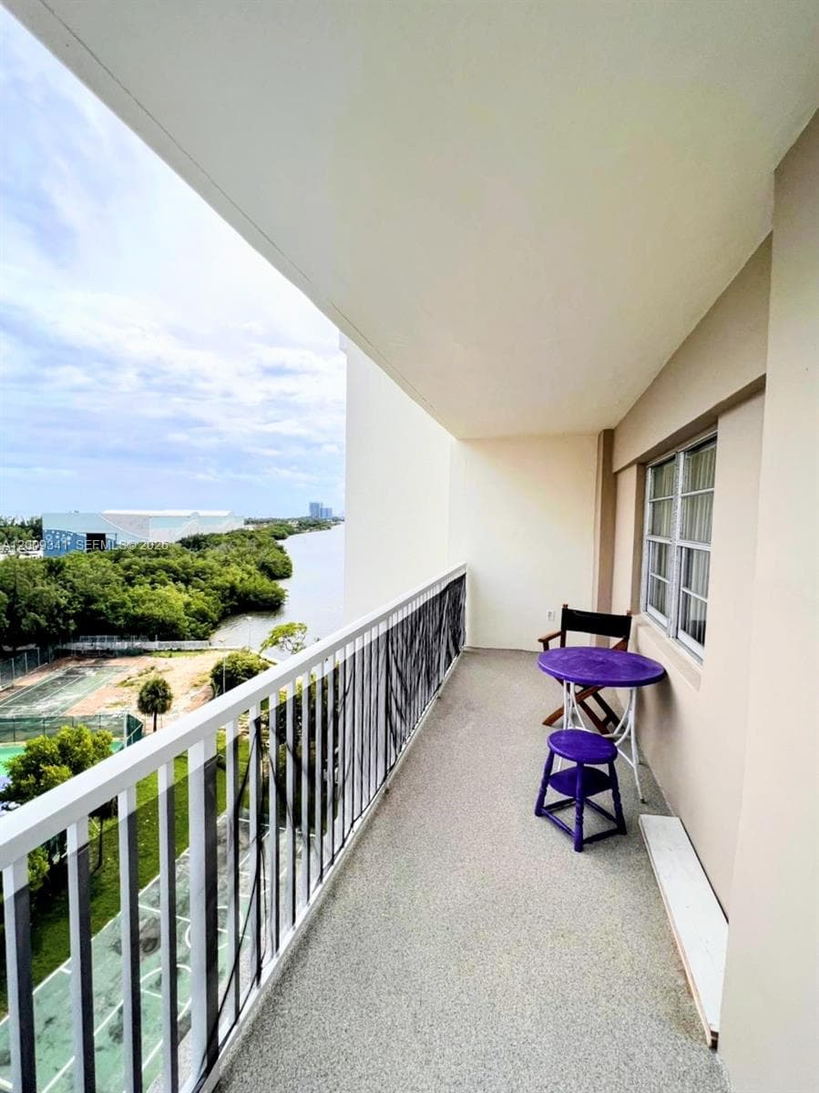 300 Bayview Dr # 915, Sunny Isles Beach FL 33160 — 14