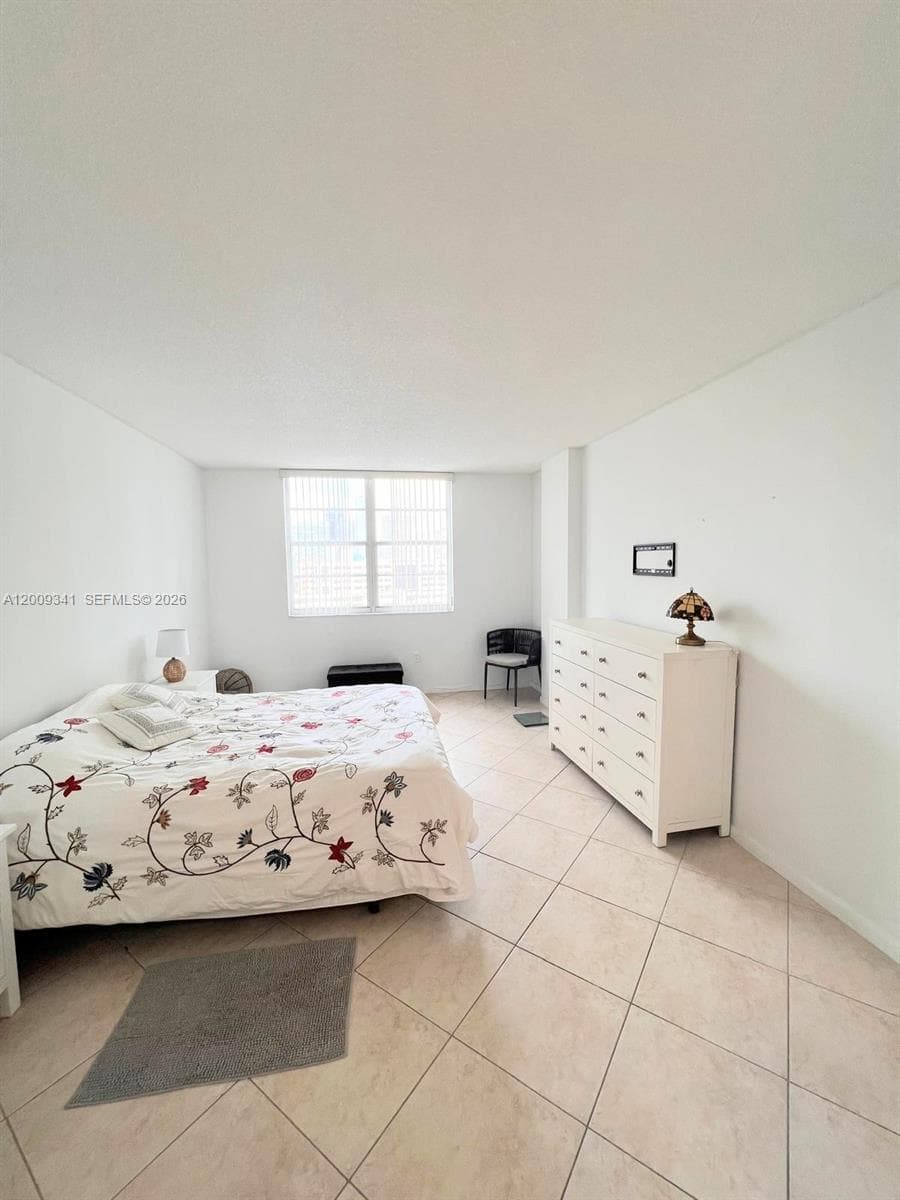 300 Bayview Dr # 915, Sunny Isles Beach FL 33160 — 18