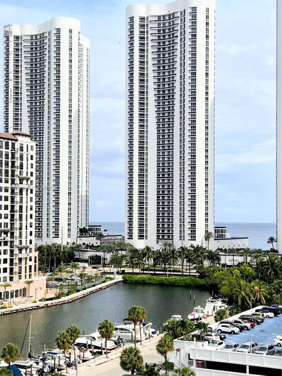 300 Bayview Dr # 915, Sunny Isles Beach FL 33160 — 31