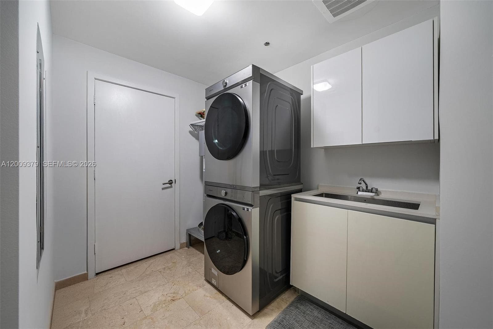 88 SW 7th St # 3801, Miami FL 33130 — 73